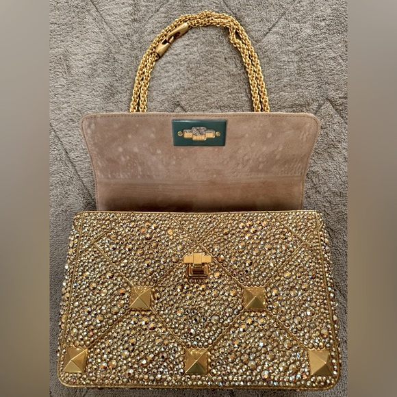 NEWš„Valentino Garavani Roman Stud Crystal Embellished MatelassĆ© Satin Bagš„ - Picture 11 of 13